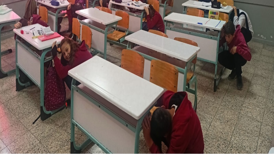 “OKULUMUZDA DEPREM TAHLİYE TATBİKATI YAPTIK”
